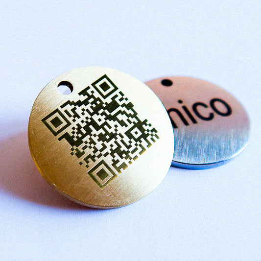 SOS-koiramerkki, jossa kaiverrettu QR-koodi ja nimi / puhelin / Tasso