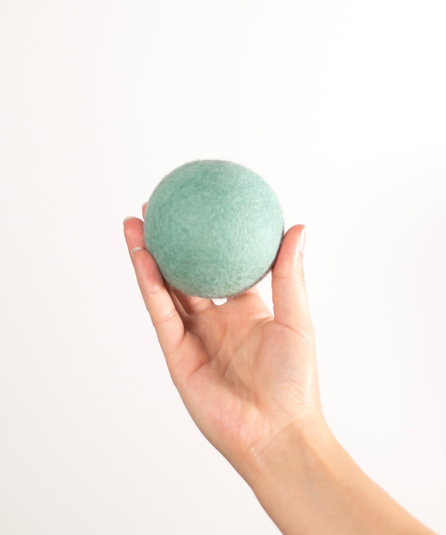 BUDDY. Koiranlelu lampaanvillasta "Pallo" - Minttu 