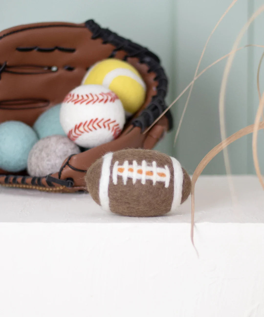 BUDDY. Koiran lelu lampaanvillasta "Football" 